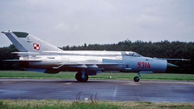 Photo ID 28496 by Eric Tammer. Poland Air Force Mikoyan Gurevich MiG 21bis, 9314