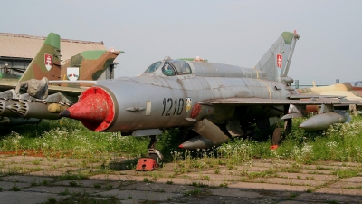 Photo ID 30105 by Paul Newbold. Slovakia Air Force Mikoyan Gurevich MiG 21MF, 1210