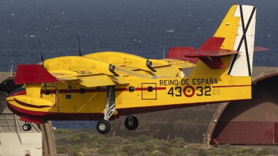 Photo ID 274765 by Adolfo Bento de Urquia. Spain Air Force Canadair CL 415 6B11, UD 14 02