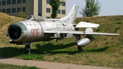 Photo ID 281032 by Carl Brent. Poland Air Force Mikoyan Gurevich MiG 19PM, 905