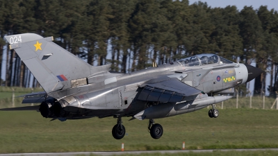 Photo ID 34884 by Tom Sunley. UK Air Force Panavia Tornado GR4, ZA458