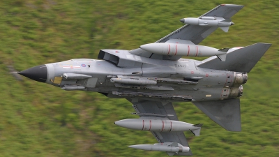 Photo ID 36076 by Paul Massey. UK Air Force Panavia Tornado GR4, ZA447