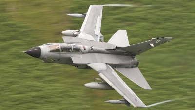 Photo ID 36746 by Tom Gibbons. UK Air Force Panavia Tornado GR4, ZD707