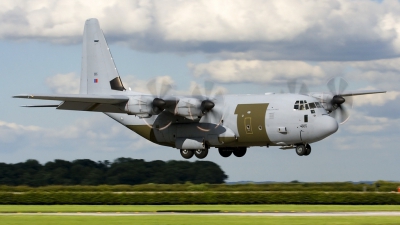 Photo ID 4468 by Ian Heald. UK Air Force Lockheed Martin Hercules C5 C 130J L 382, ZH885