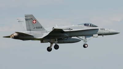 Photo ID 38609 by Klemens Hoevel. Switzerland Air Force McDonnell Douglas F A 18C Hornet, J 5009