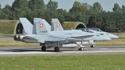 Photo ID 38963 by Lieuwe Hofstra. Switzerland Air Force McDonnell Douglas F A 18C Hornet, J 5005