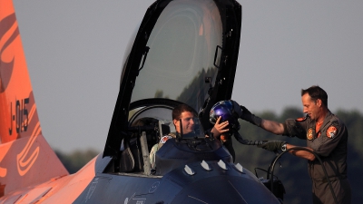 Photo ID 40431 by Robert Hoeting. Netherlands Air Force General Dynamics F 16AM Fighting Falcon, J 015