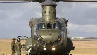 Photo ID 45340 by Chris Lofting. UK Air Force Boeing Vertol Chinook HC2A CH 47D, ZH894