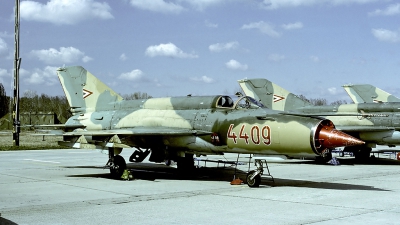 Photo ID 54901 by Carl Brent. Hungary Air Force Mikoyan Gurevich MiG 21MF, 4409