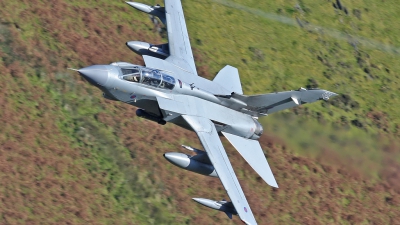 Photo ID 59530 by David Caris. UK Air Force Panavia Tornado GR4, ZA557