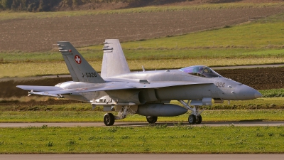 Photo ID 61049 by Martin Thoeni - Powerplanes. Switzerland Air Force McDonnell Douglas F A 18C Hornet, J 5026