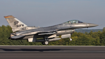 Photo ID 60180 by Matthias Bienentreu. USA Air Force General Dynamics F 16C Fighting Falcon, 91 0352