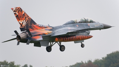 Photo ID 61037 by Lieuwe Hofstra. T rkiye Air Force General Dynamics F 16D Fighting Falcon, 93 0696
