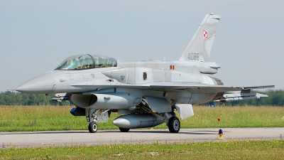 Photo ID 65289 by Günther Feniuk. Poland Air Force General Dynamics F 16D Fighting Falcon, 4086