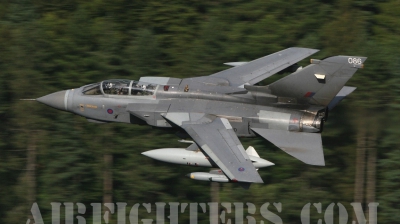 Photo ID 8166 by Paul Cameron. UK Air Force Panavia Tornado GR4, ZD720