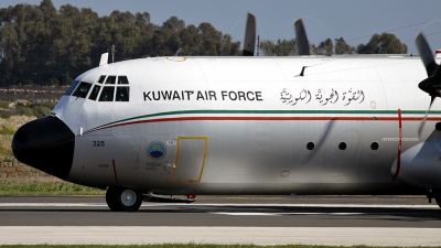 Photo ID 69421 by Mark. Kuwait Air Force Lockheed L 100 30 Hercules L 382G, KAF325
