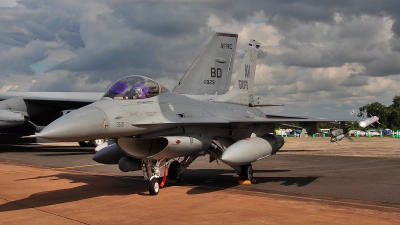 Photo ID 72593 by Martin Thoeni - Powerplanes. USA Air Force General Dynamics F 16C Fighting Falcon, 88 0510
