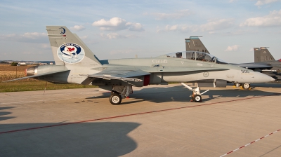 Photo ID 73052 by Andreas Zeitler - Flying-Wings. Canada Air Force McDonnell Douglas CF 188B Hornet CF 18B, 188906