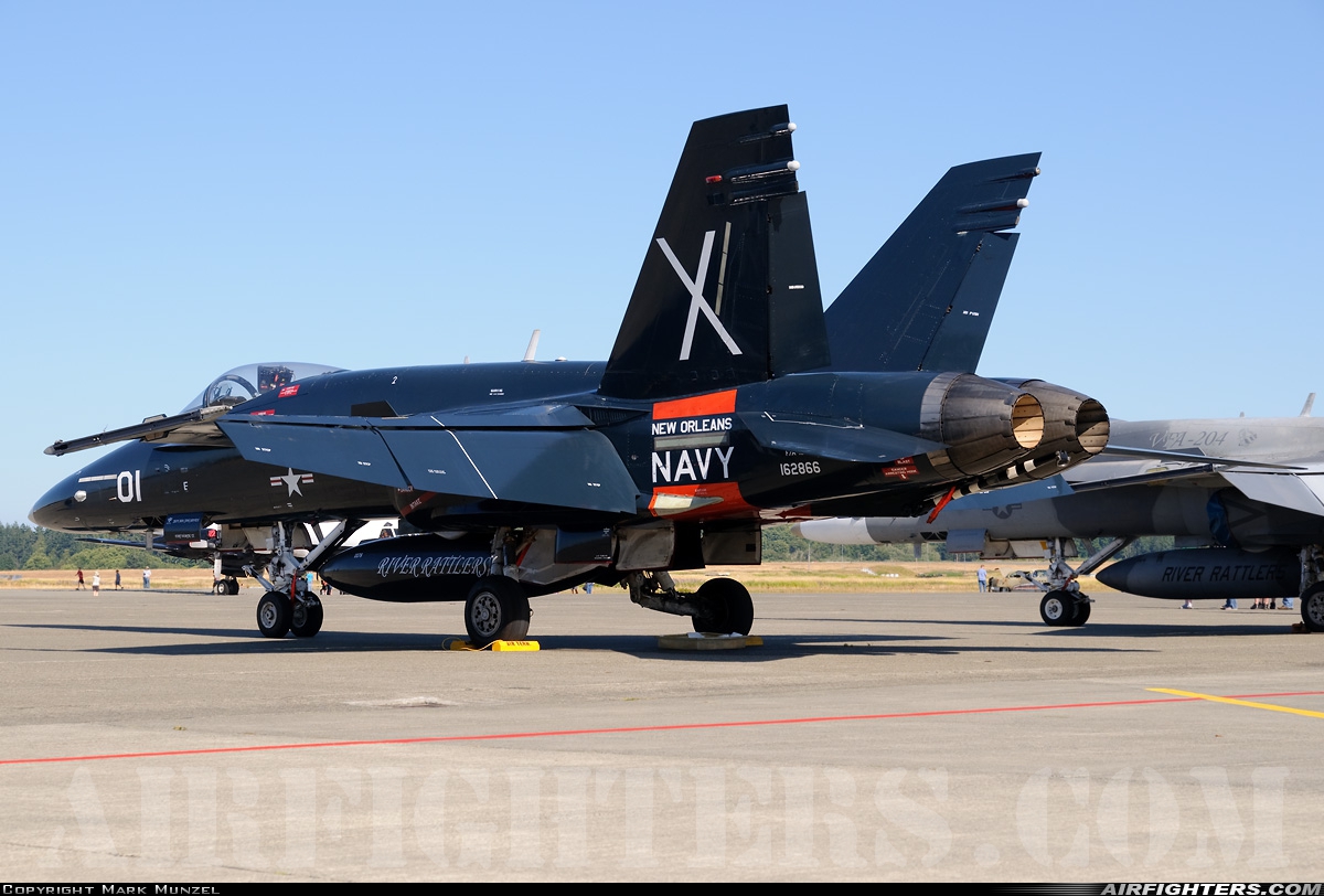 USA - Navy McDonnell Douglas F/A-18C Hornet 162866 at Oak Harbor - Whidbey Island NAS / Ault Field (NUW), USA