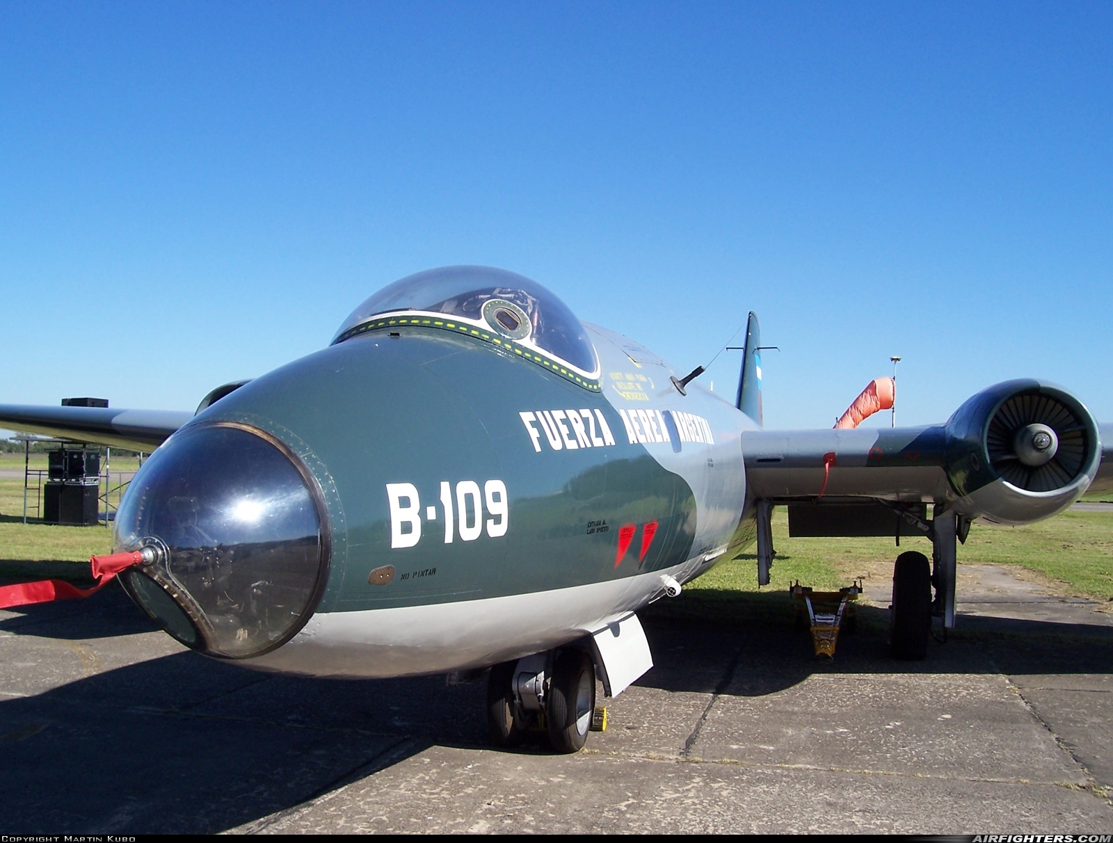 Argentina - Air Force English Electric Canberra B.62 B-109 at Moron (MOR / SADM), Argentina