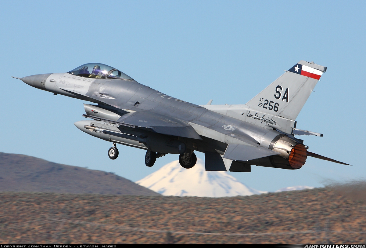 USA - Air Force General Dynamics F-16C Fighting Falcon 87-0256 at Klamath Falls - Kingsley Field (LMT / KLMT), USA