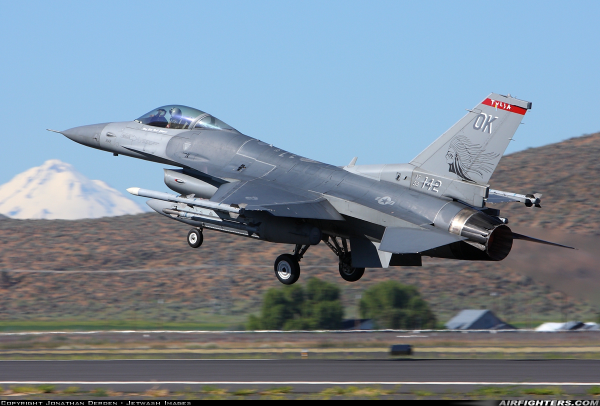 USA - Air Force General Dynamics F-16C Fighting Falcon 89-2142 at Klamath Falls - Kingsley Field (LMT / KLMT), USA