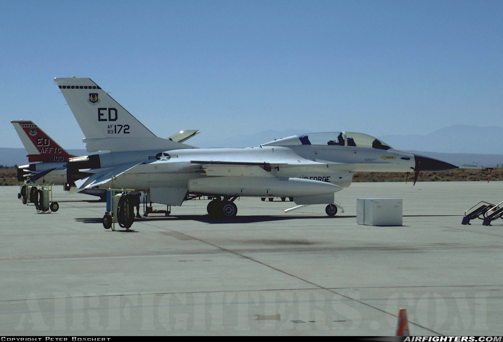 USA - Air Force General Dynamics F-16B Fighting Falcon 83-1172 at Edwards - AFB (EDW / KEDW), USA