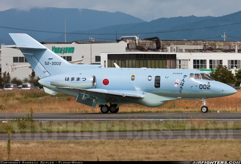 Japan - Air Force Hawker Siddeley U-125A (HS-125-800) 52-3002 at Hamamatsu (RJNH), Japan