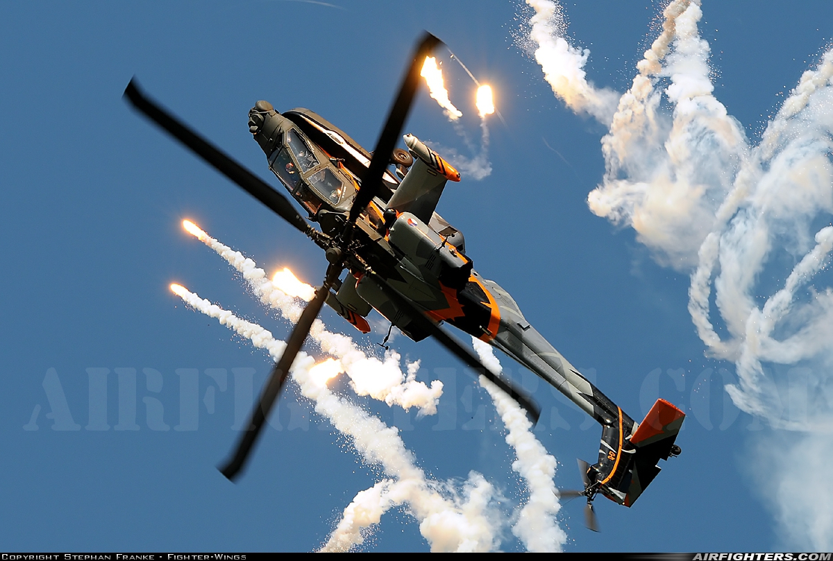 Netherlands - Air Force Boeing AH-64DN Apache Longbow Q-17 at Leeuwarden (LWR / EHLW), Netherlands