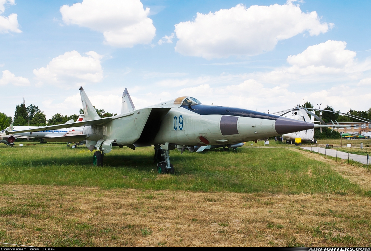 Ukraine - Air Force Mikoyan-Gurevich MiG-25RB  at Kiev - Zhulyany (IEV / UKKK), Ukraine