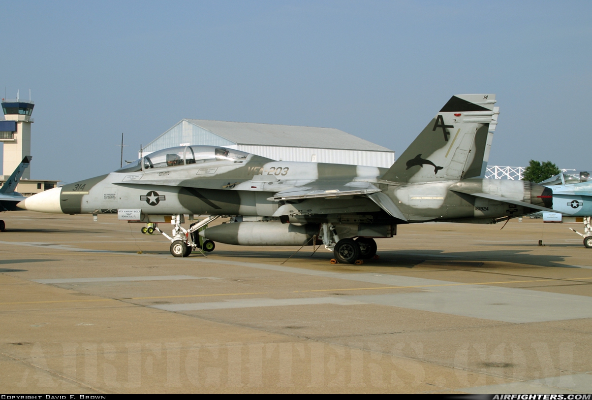 USA - Navy McDonnell Douglas F/A-18B Hornet 161924 at Virginia Beach - Oceana NAS / Apollo Soucek Field (NTU / KNTU), USA