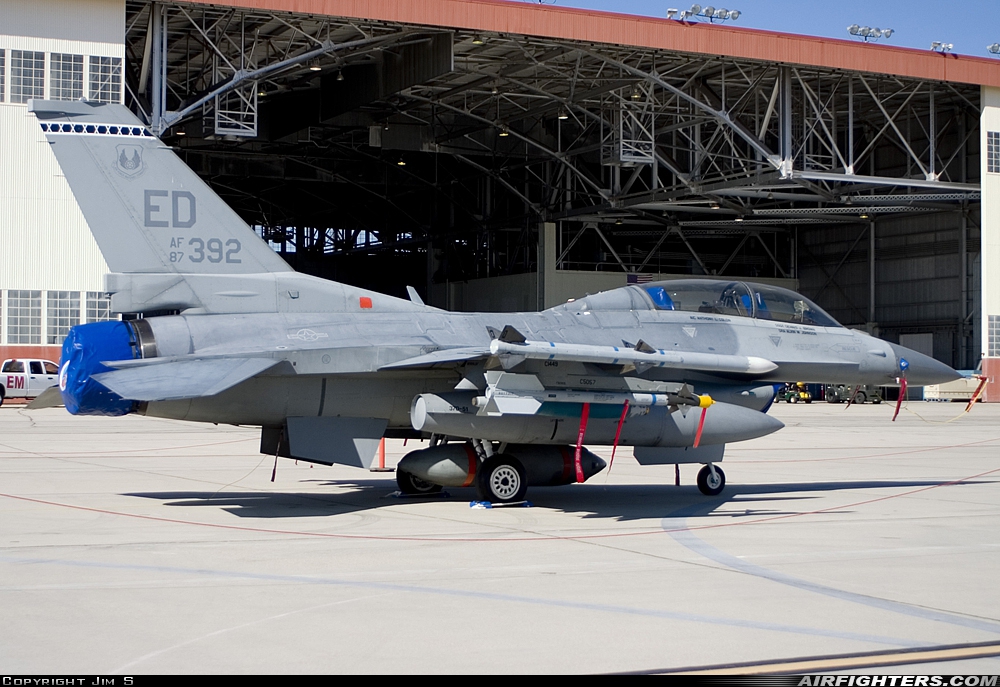 USA - Air Force General Dynamics F-16D Fighting Falcon 87-0392 at Edwards - AFB (EDW / KEDW), USA