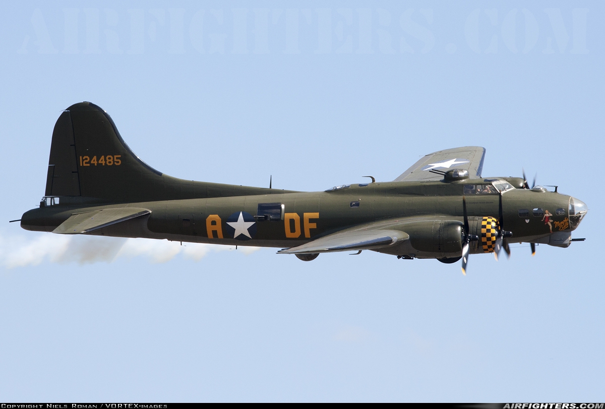Private Boeing B-17G Flying Fortress (299P) G-BEDF at Duxford (EGSU), UK