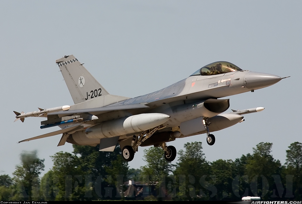 Netherlands - Air Force General Dynamics F-16AM Fighting Falcon J-202 at Leeuwarden (LWR / EHLW), Netherlands