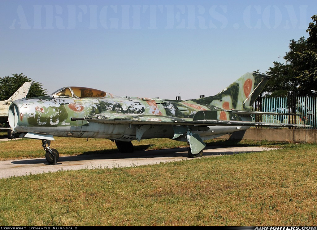 Bulgaria - Air Force Mikoyan-Gurevich MiG-19S 882 at Plovdiv (- Krumovo) (PDV / LBPD), Bulgaria