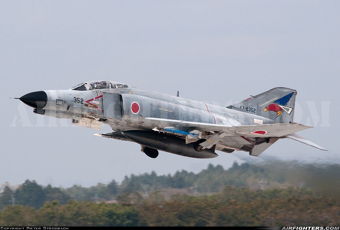 Japan - Air Force McDonnell Douglas F-4EJ Phantom II 47-8352 at Hyakuri (RJAH), Japan