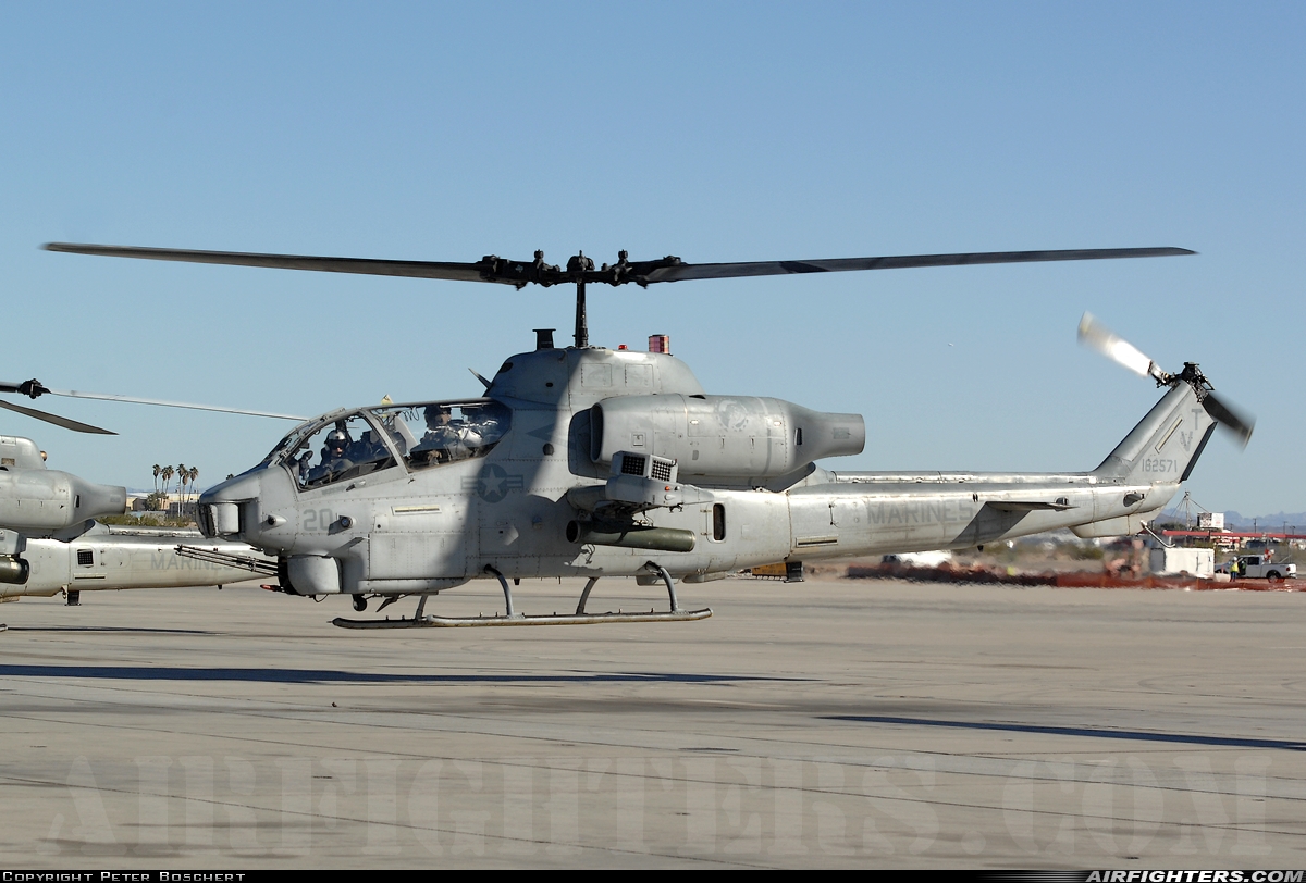 USA - Marines Bell AH-1W Super Cobra (209) 162571 at Yuma - MCAS / Int. (NYL / KNYL), USA