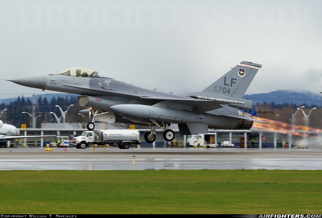 USA - Air Force General Dynamics F-16A Fighting Falcon 93-0704 at Portland - Int. (PDX / KPDX), USA
