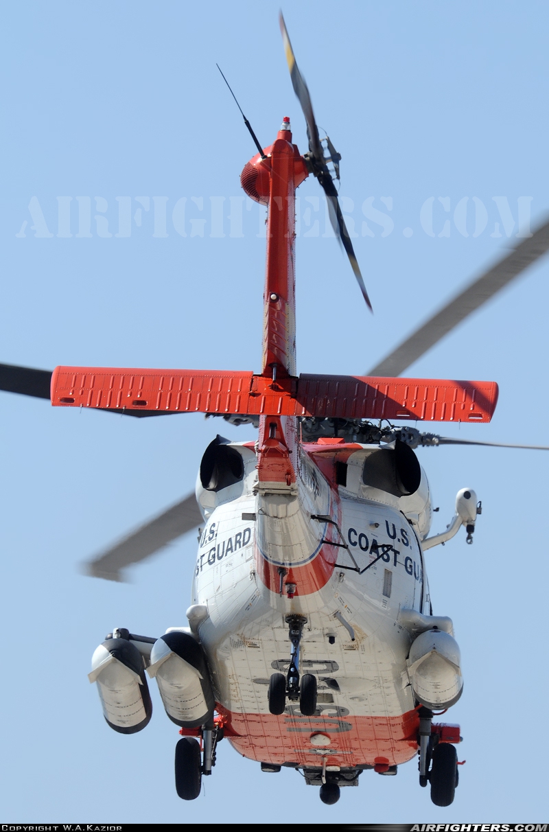 USA - Coast Guard Sikorsky MH-60T Jayhawk 6041 at San Diego - Int. / Lindbergh Field (SAN / KSAN), USA