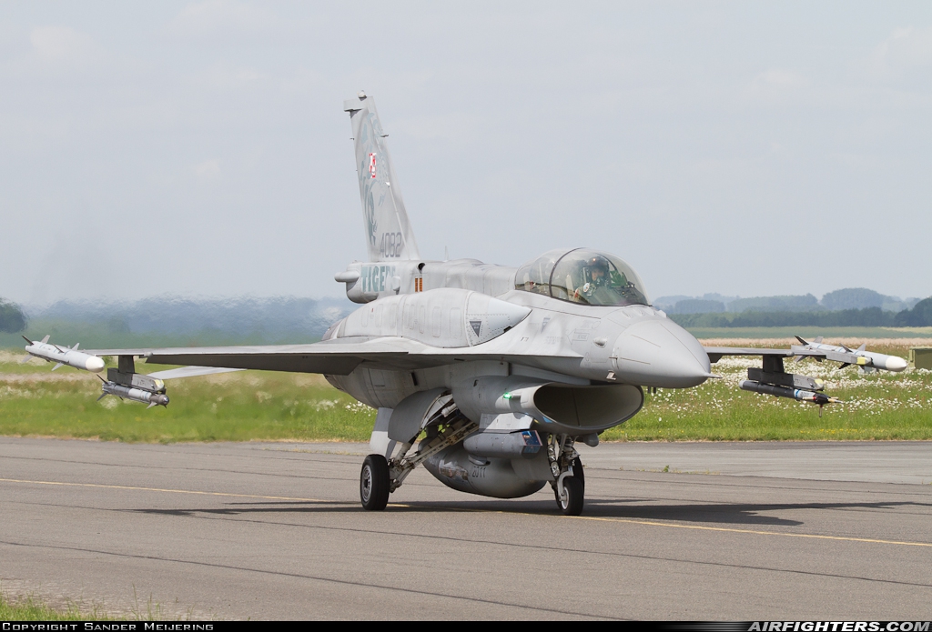 Poland - Air Force General Dynamics F-16D Fighting Falcon 4082 at Cambrai - Epinoy (LFQI), France