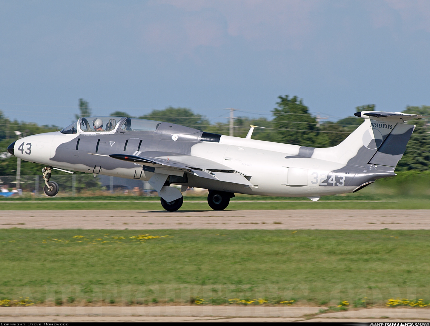 Private Aero L-29 Delfin N39DE at Oshkosh - Wittman Regional (OSH / KOSH), USA