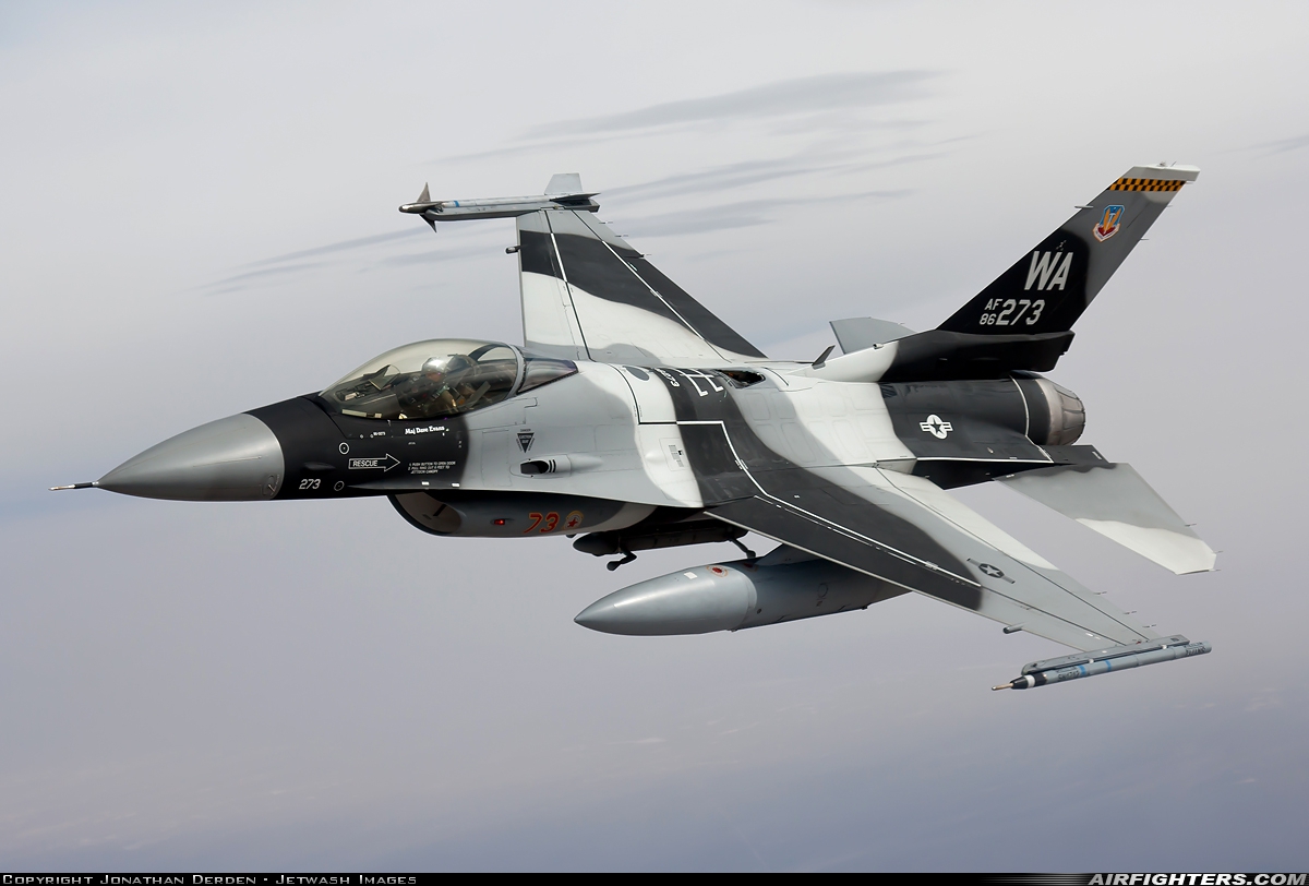 USA - Air Force General Dynamics F-16C Fighting Falcon 86-0273 at In Flight, USA