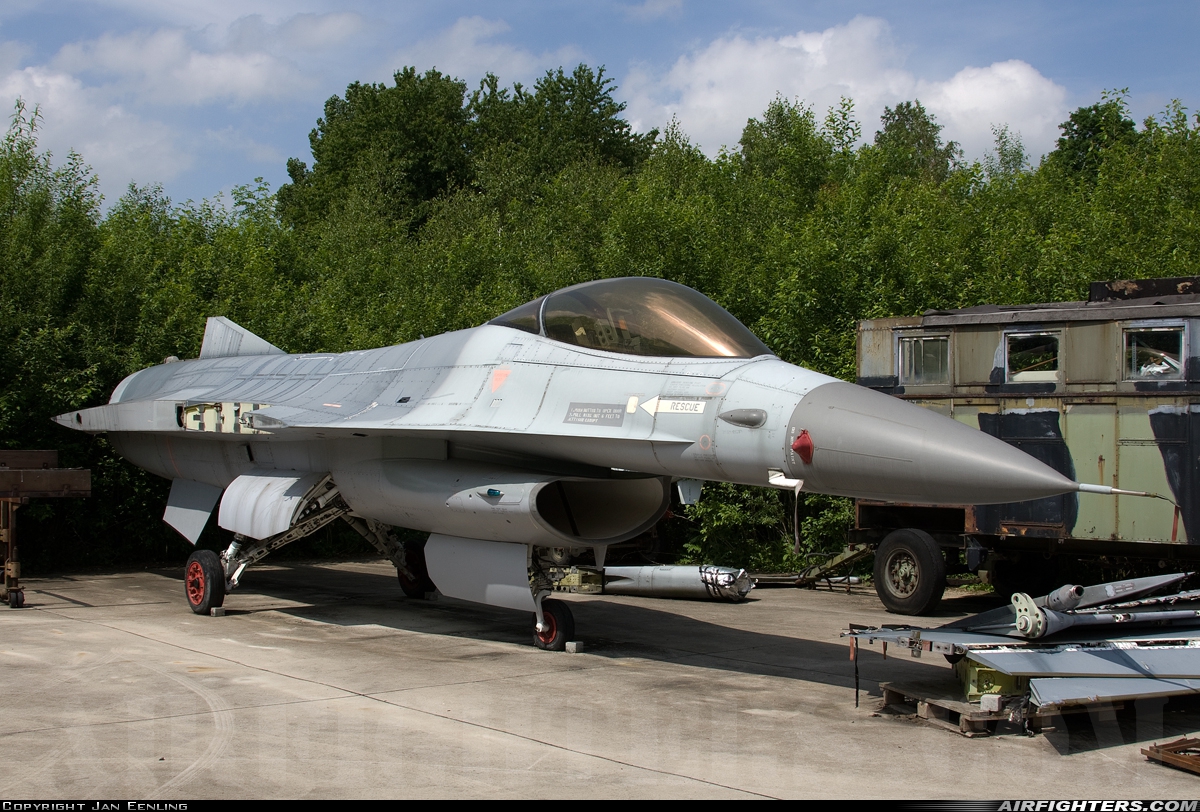 Belgium - Air Force General Dynamics F-16A Fighting Falcon FA-18 at Beauvechain (EBBE), Belgium