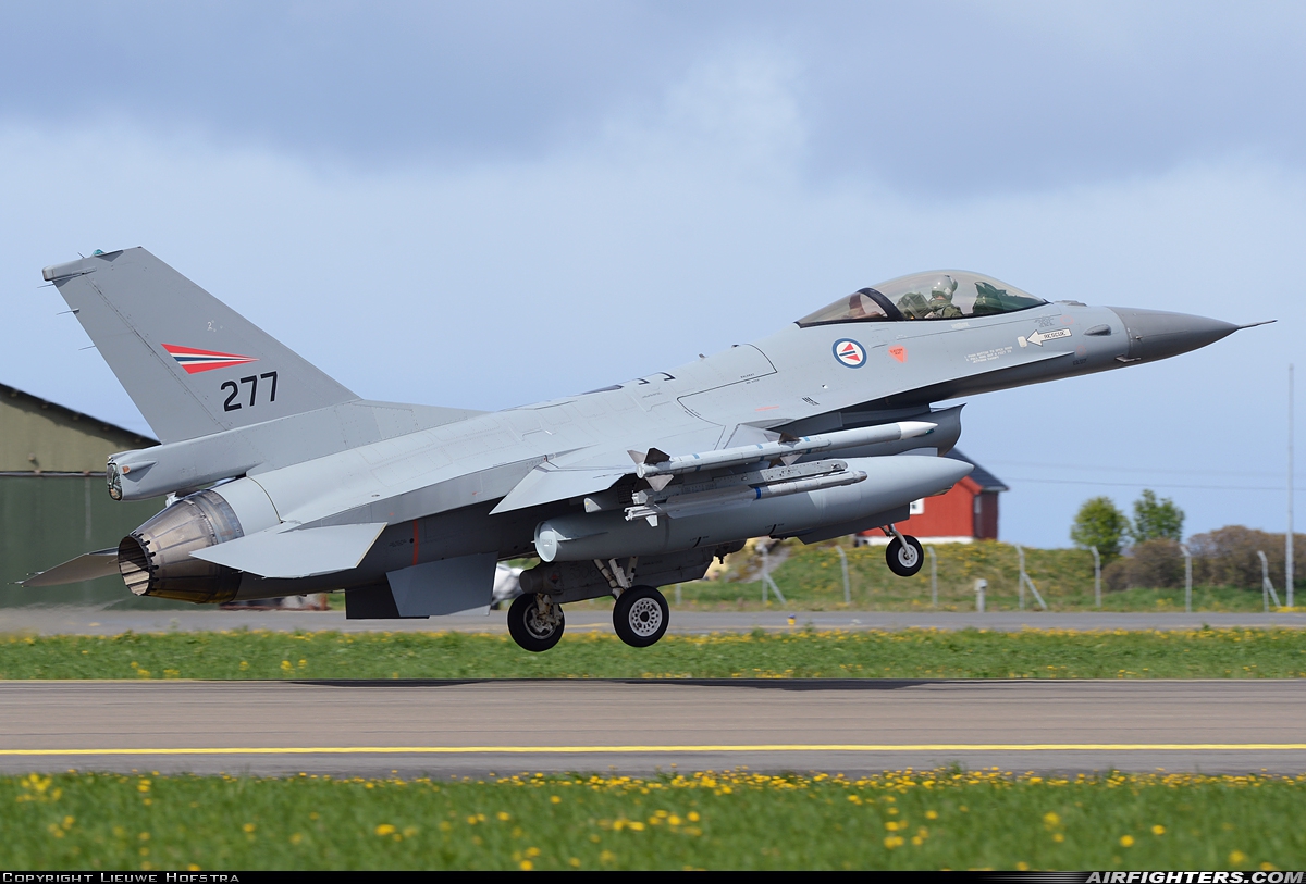 Norway - Air Force General Dynamics F-16AM Fighting Falcon 277 at Orland (OLA / ENOL), Norway