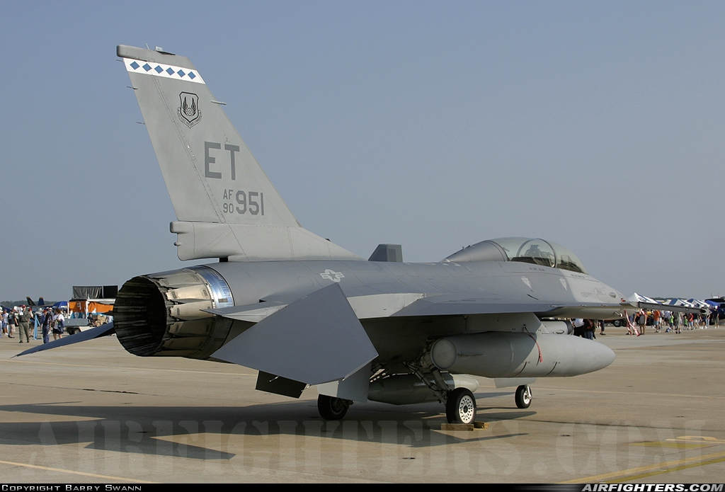 USA - Air Force General Dynamics F-16B Fighting Falcon 90-0951 at Virginia Beach - Oceana NAS / Apollo Soucek Field (NTU / KNTU), USA