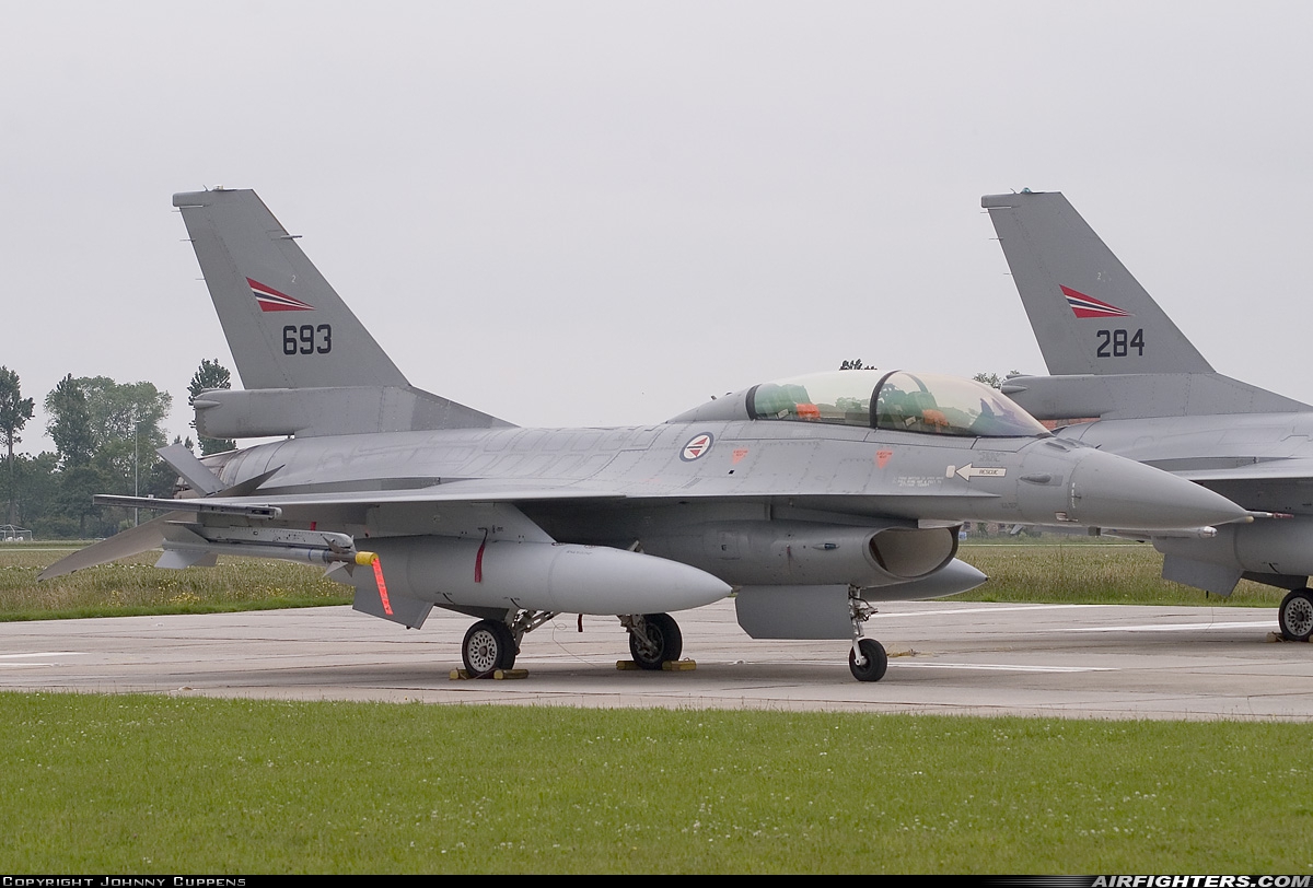 Norway - Air Force General Dynamics F-16BM Fighting Falcon 693 at Koksijde (EBFN), Belgium
