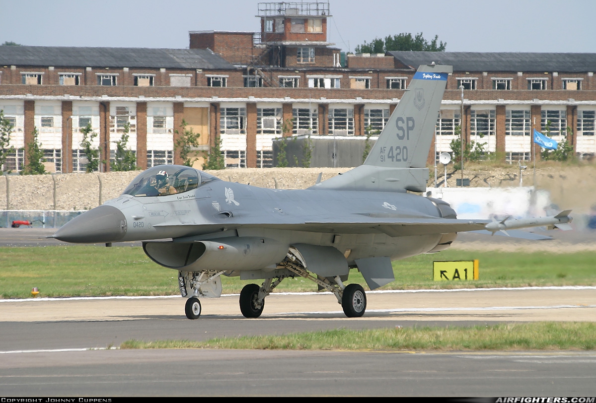 USA - Air Force General Dynamics F-16C Fighting Falcon 91-0420 at Farnborough (FAB / EGLF), UK