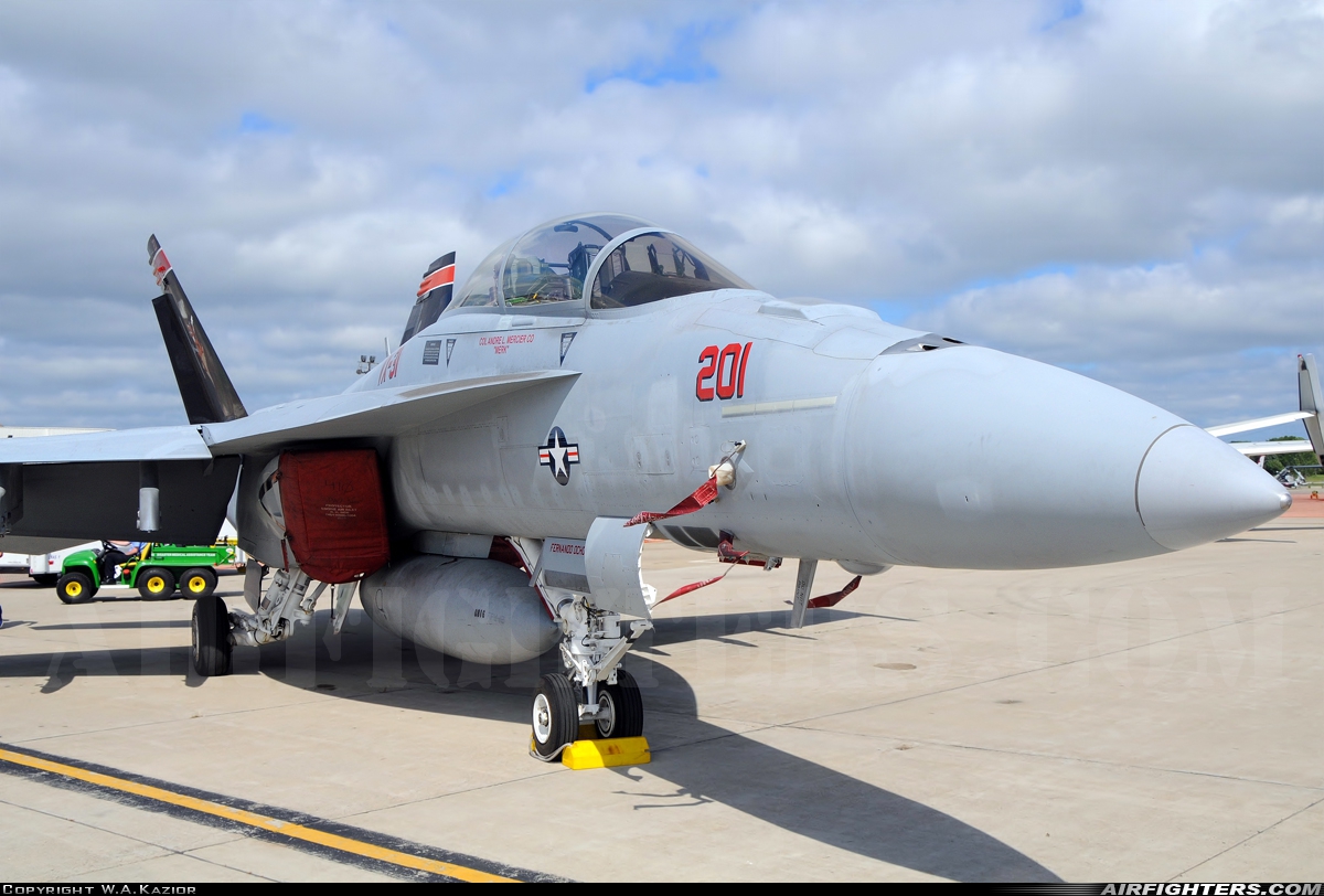USA - Navy Boeing F/A-18F Super Hornet 165668 at North Kingstown - Quonset State (Quonset Point NAS) (OQU / NCO / RI12 / KOQU), USA