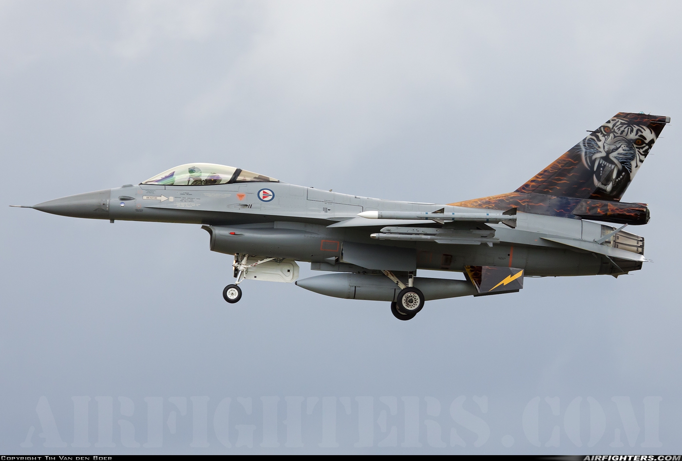 Norway - Air Force General Dynamics F-16AM Fighting Falcon 664 at Florennes (EBFS), Belgium