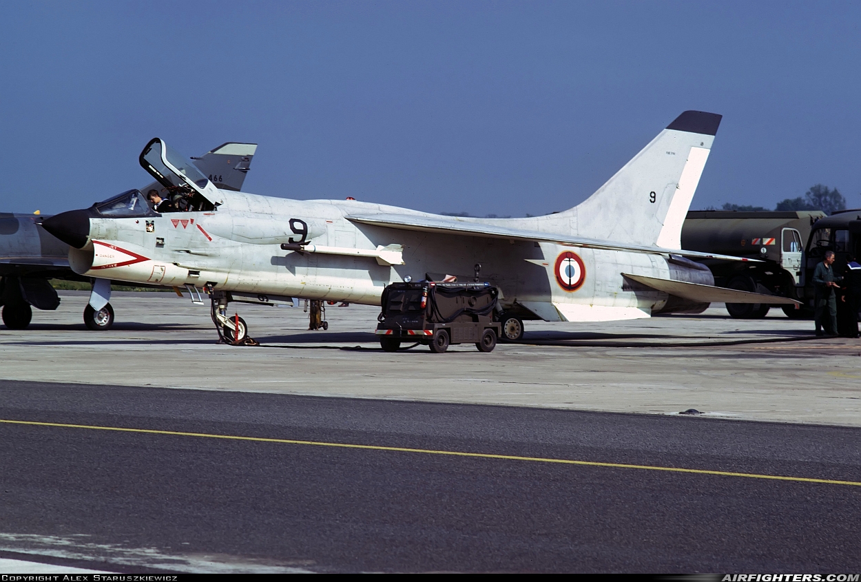 France - Navy Vought F-8E(FN) Crusader 9 at St. Dizier - Robinson (LFSI), France